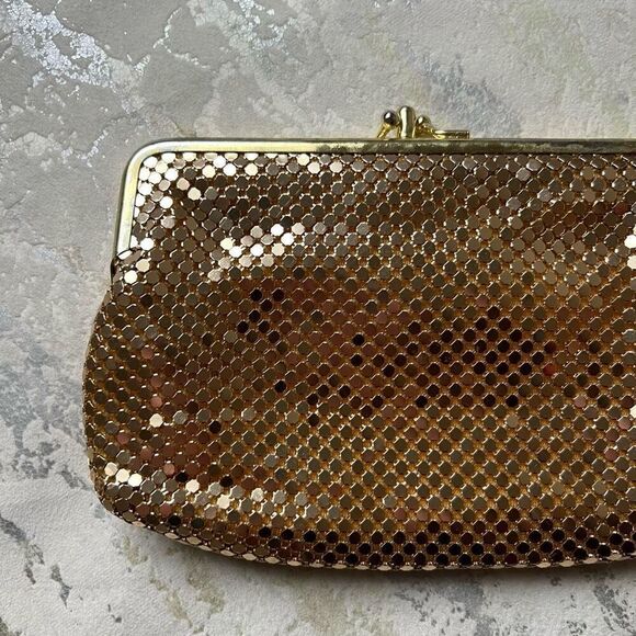 Vintage Chain Mail Gold Metal Metallic Clutch - Picture 1 of 9